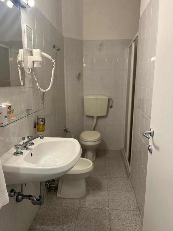 Hotel Nice Viareggio Bagian luar foto